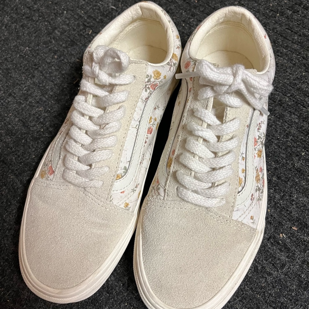 White Vans women size 8.5, like new condition with light rose print.